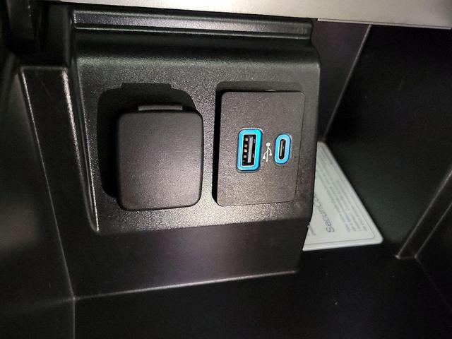 Photo of 2021 Silver Ford Explorer