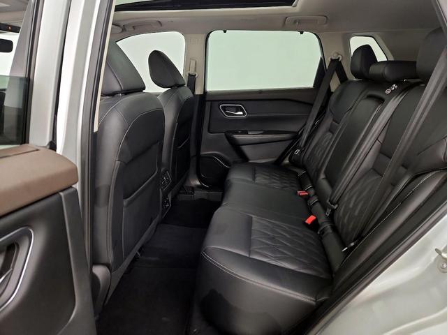 Photo of 2022 Silver Nissan Rogue