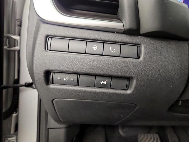 Photo of 2022 Silver Nissan Rogue