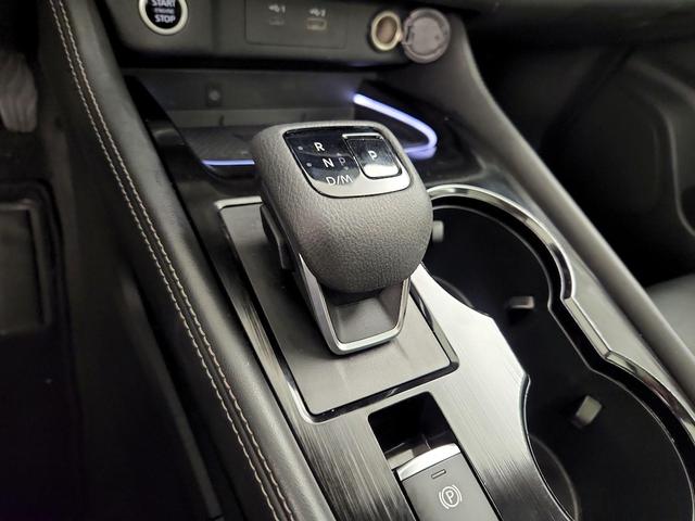 Photo of 2022 Silver Nissan Rogue