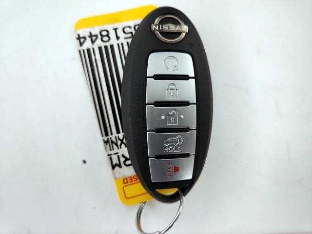 Photo of 2022 Silver Nissan Rogue