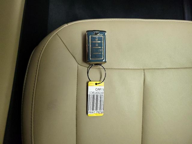 Photo of 2022 White Jeep Grand Cherokee L