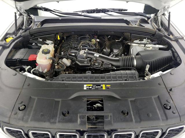 Photo of 2022 White Jeep Grand Cherokee L