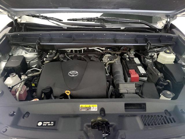 Photo of 2021 Silver Toyota Highlander