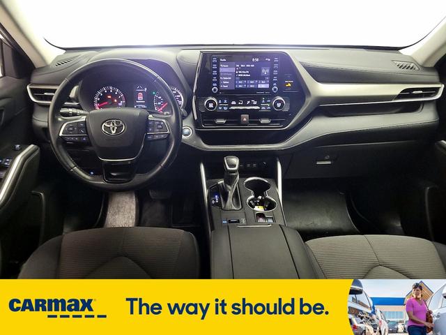 Photo of 2021 Silver Toyota Highlander