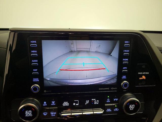 Photo of 2021 Silver Toyota Highlander