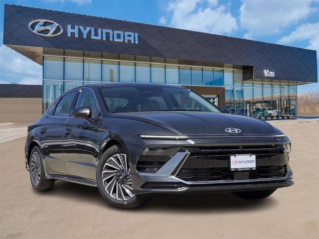Photo of 2025 Portofino Gray Hyundai SONATA Hybrid