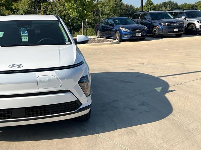 Photo of 2025 Atlas White Hyundai KONA EV