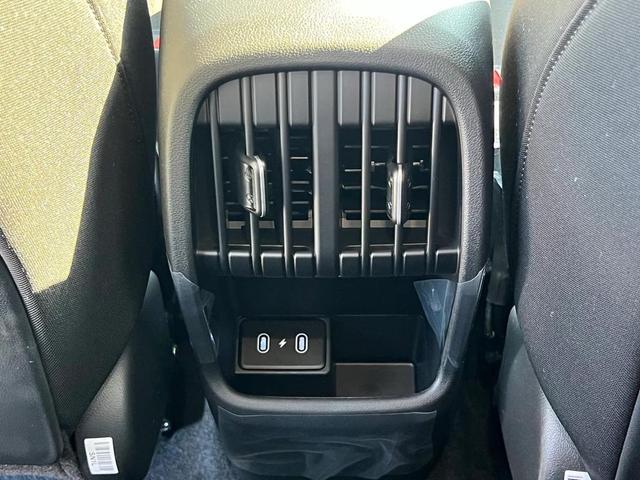 Photo of 2025 Atlas White Hyundai KONA EV