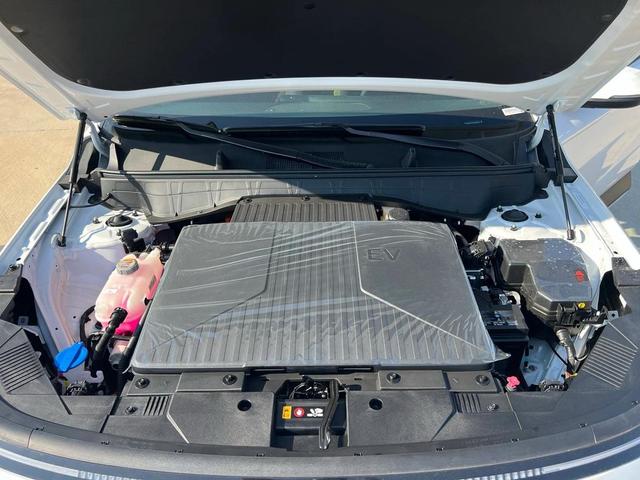 Photo of 2025 Atlas White Hyundai KONA EV