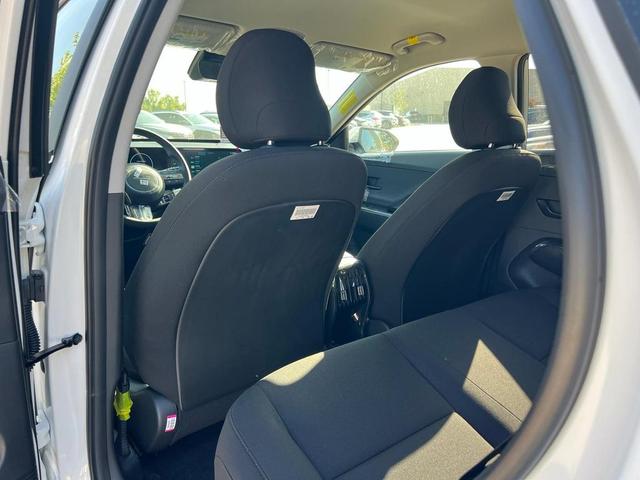 Photo of 2025 Atlas White Hyundai KONA EV