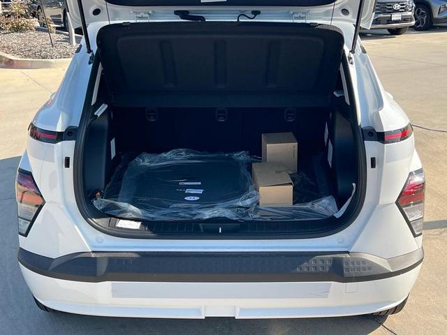 Photo of 2025 Atlas White Hyundai KONA EV
