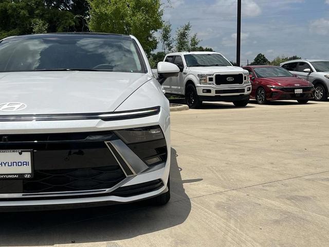 Photo of 2025 Serenity White Hyundai SONATA Hybrid