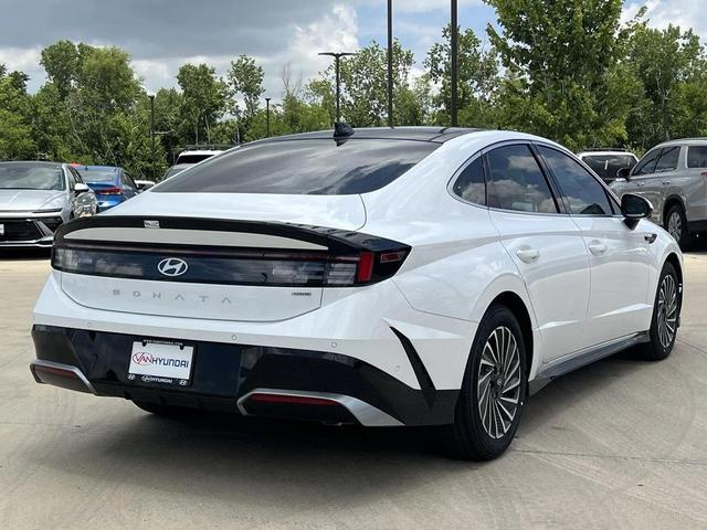 Photo of 2025 Serenity White Hyundai SONATA Hybrid