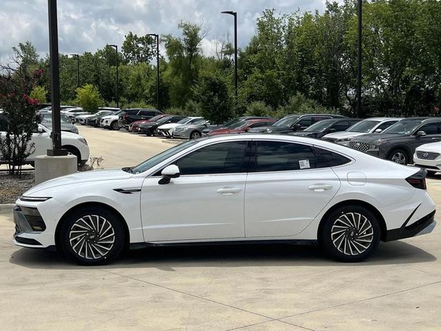 Photo of 2025 Serenity White Hyundai SONATA Hybrid