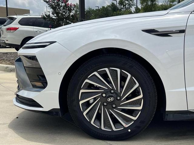 Photo of 2025 Serenity White Hyundai SONATA Hybrid