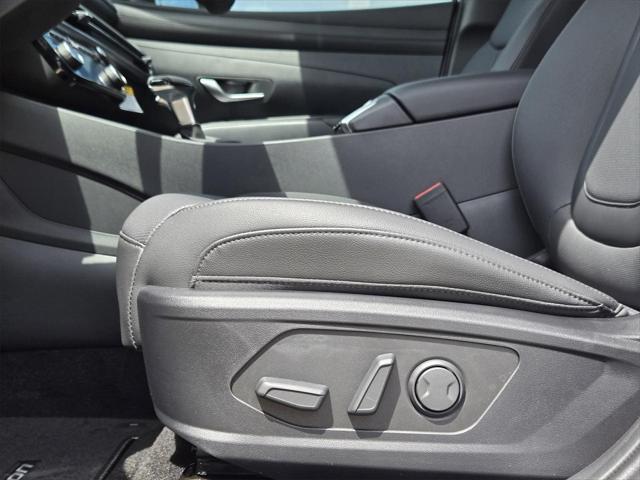 Photo of 2025 Serenity White Pearl Hyundai TUCSON