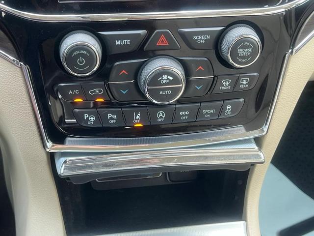 Photo of 2021 Ivory 3-Coat Jeep Grand Cherokee