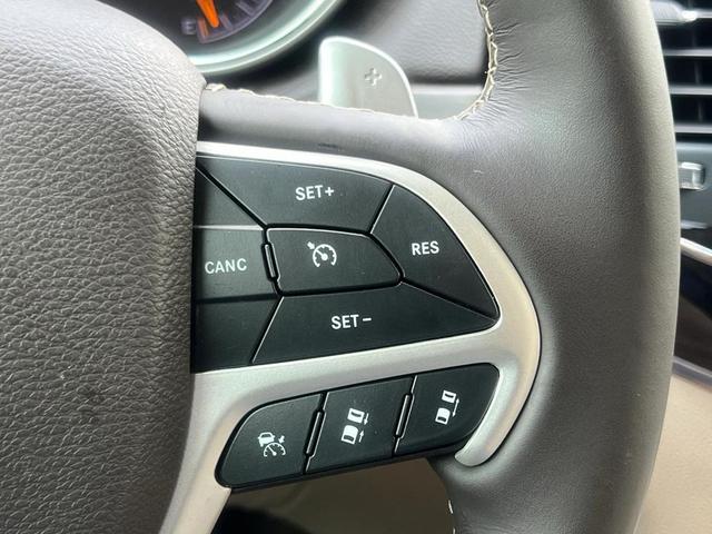 Photo of 2021 Ivory 3-Coat Jeep Grand Cherokee