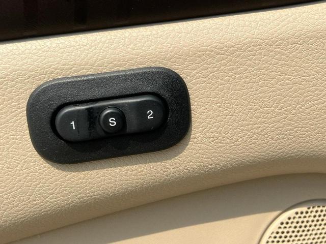 Photo of 2021 Ivory 3-Coat Jeep Grand Cherokee