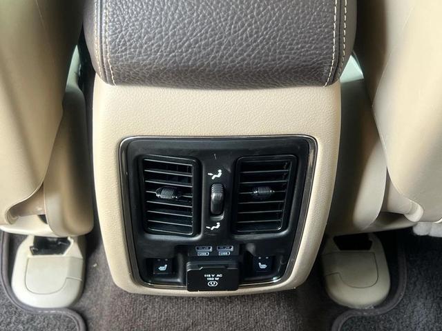 Photo of 2021 Ivory 3-Coat Jeep Grand Cherokee