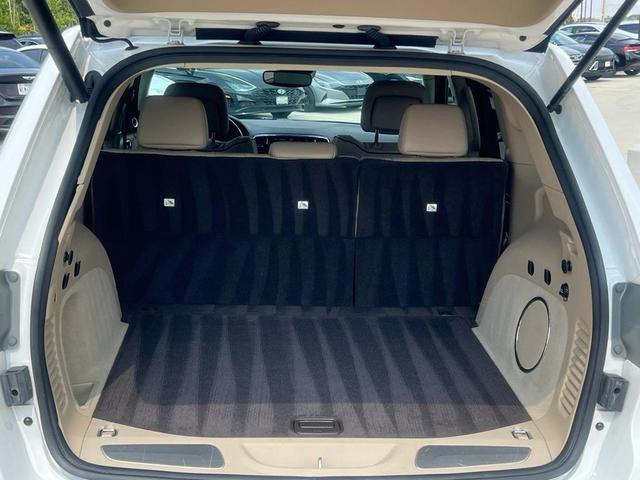 Photo of 2021 Ivory 3-Coat Jeep Grand Cherokee