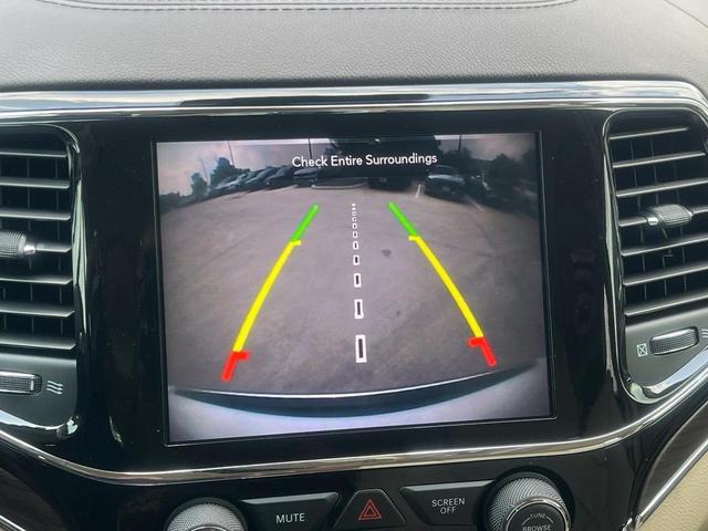 Photo of 2021 Ivory 3-Coat Jeep Grand Cherokee