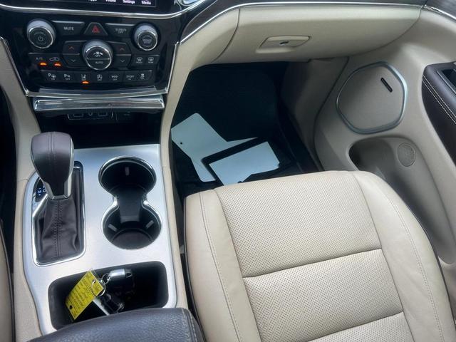 Photo of 2021 Ivory 3-Coat Jeep Grand Cherokee