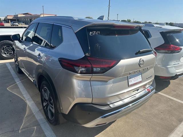 Photo of 2023 Champagne Silver Metallic Nissan Rogue