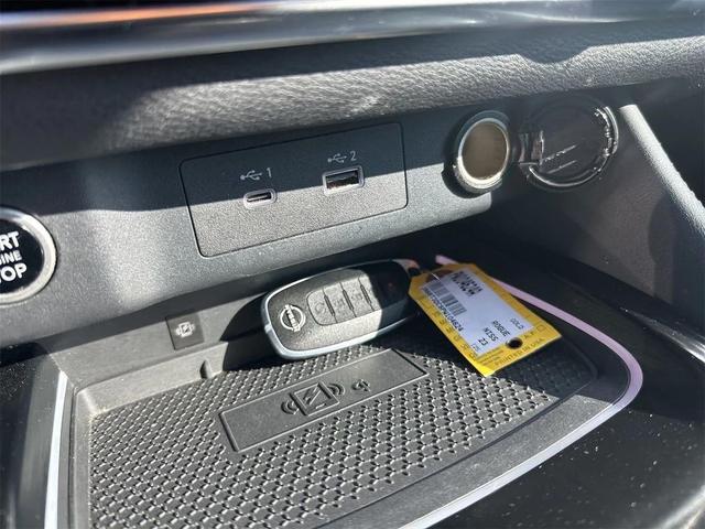 Photo of 2023 Champagne Silver Metallic Nissan Rogue