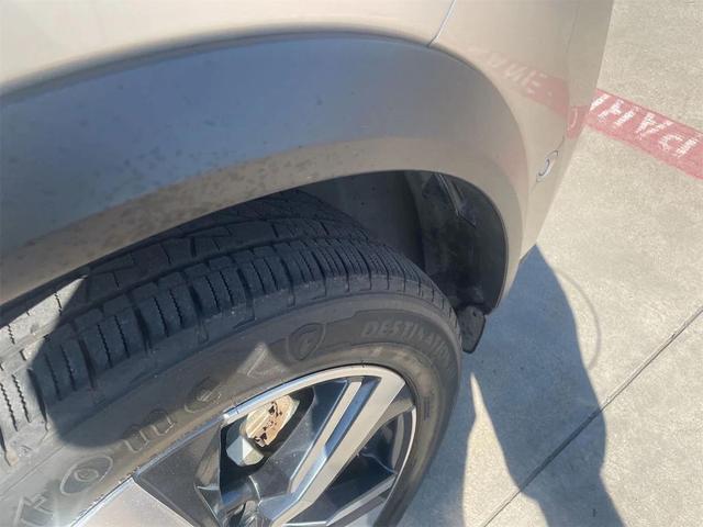 Photo of 2023 Champagne Silver Metallic Nissan Rogue