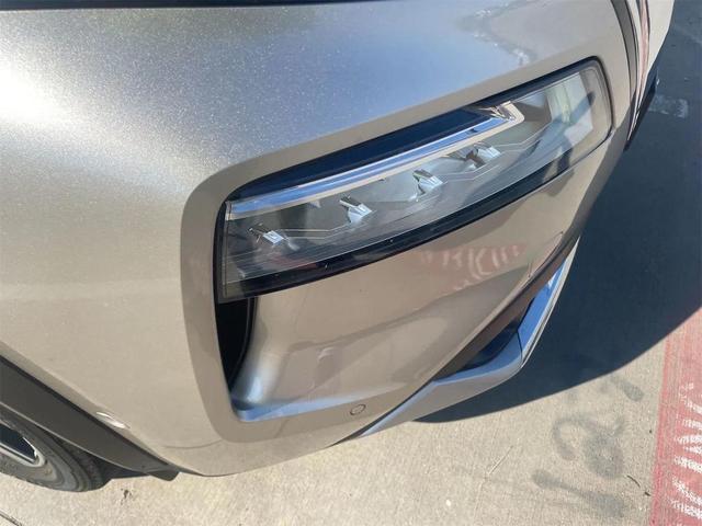 Photo of 2023 Champagne Silver Metallic Nissan Rogue