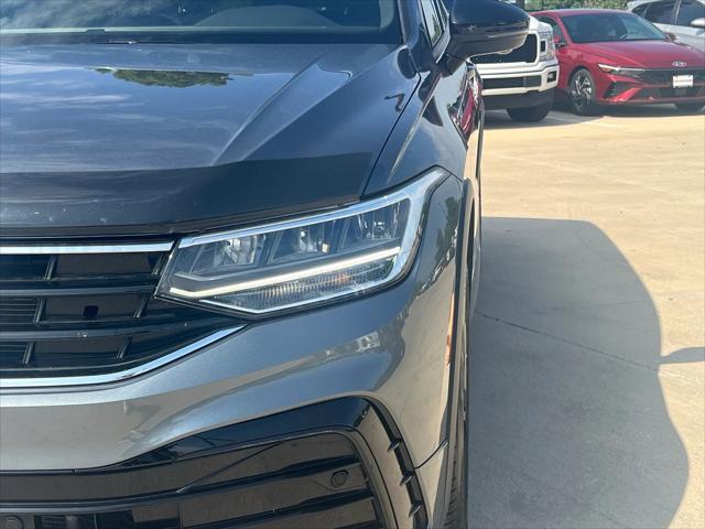 Photo of 2024 Platinum Gray Volkswagen Tiguan