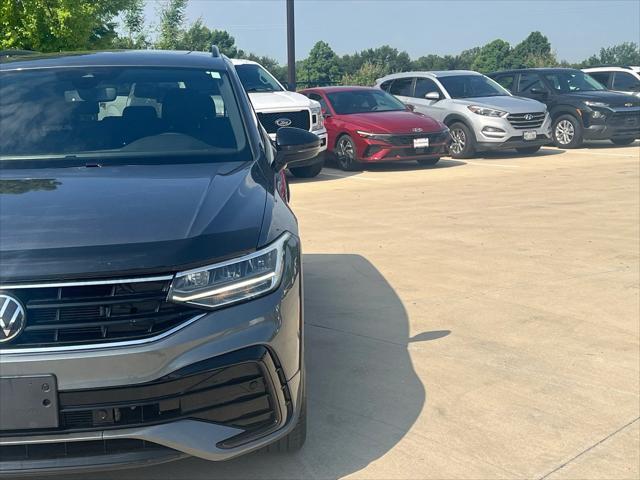 Photo of 2024 Platinum Gray Volkswagen Tiguan