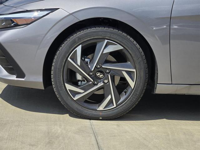 Photo of 2025 Fluid Metal Hyundai ELANTRA