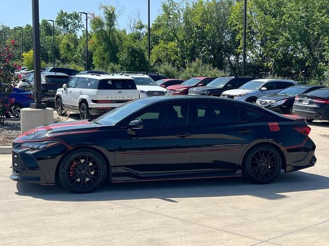 Photo of 2020 Midnight Black Toyota Avalon