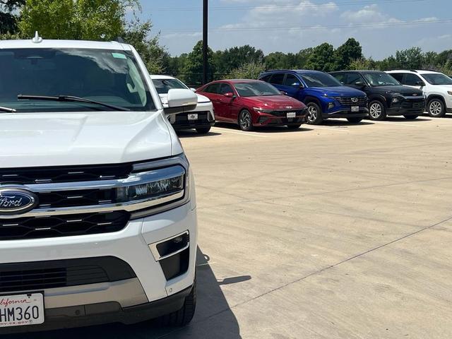 Photo of 2024 Oxford White Ford Expedition Max