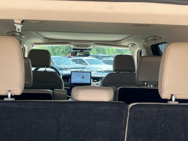 Photo of 2024 Oxford White Ford Expedition Max