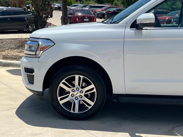 Photo of 2024 Oxford White Ford Expedition Max