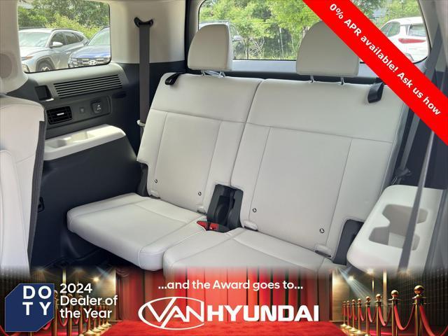 Photo of 2025 Shimmering Silver Hyundai SANTA FE HEV