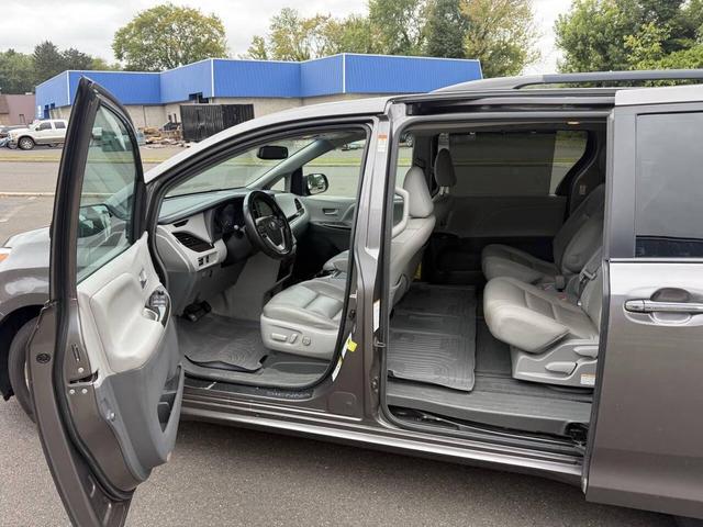 Photo of 2015 Predawn Gray Mica Toyota Sienna