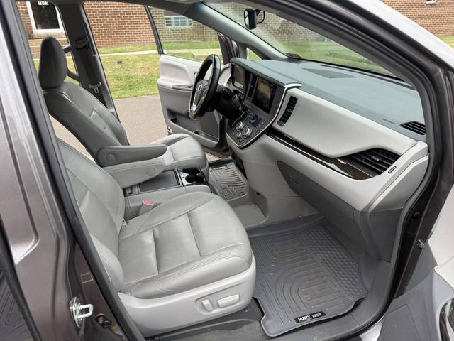 Photo of 2015 Predawn Gray Mica Toyota Sienna