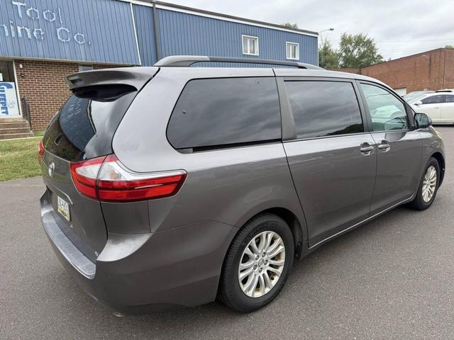 Photo of 2015 Predawn Gray Mica Toyota Sienna