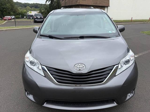 Photo of 2015 Predawn Gray Mica Toyota Sienna