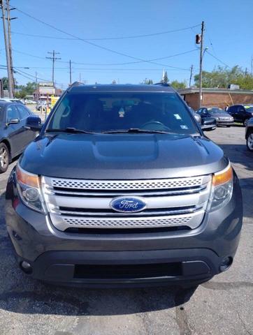 Photo of 2015 Ingot Silver Metallic Ford Explorer