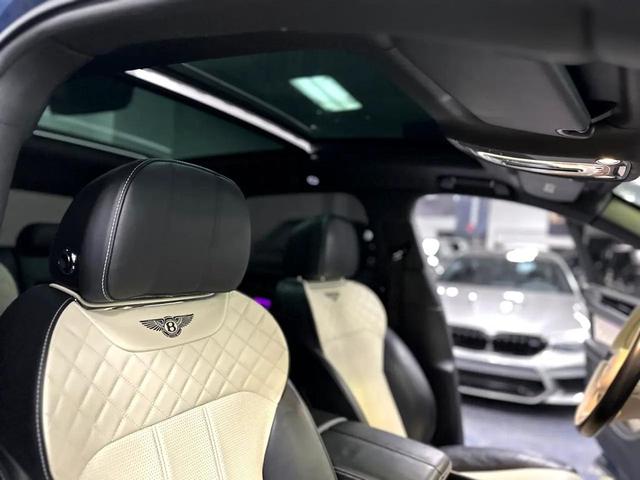 Photo of 2018 Blue Bentley Bentayga