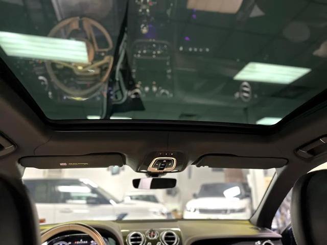 Photo of 2018 Blue Bentley Bentayga