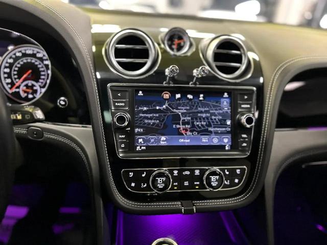 Photo of 2018 Blue Bentley Bentayga