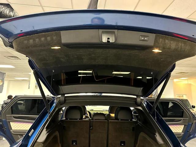 Photo of 2018 Blue Bentley Bentayga