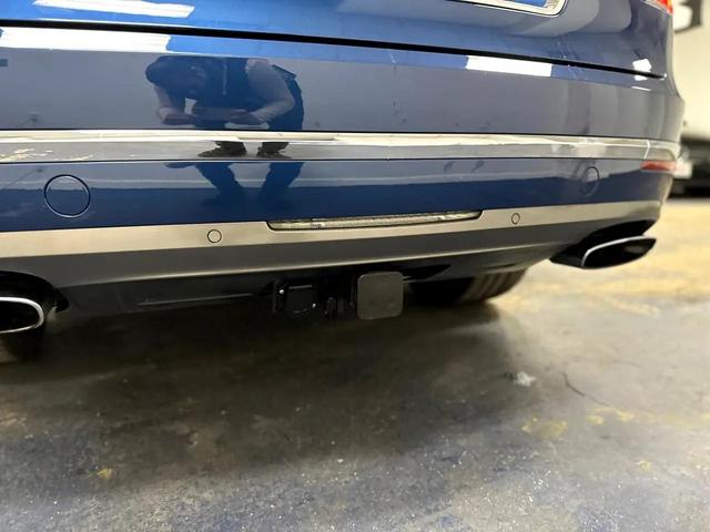 Photo of 2018 Blue Bentley Bentayga